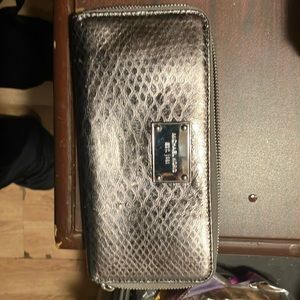 Michael kors wallet